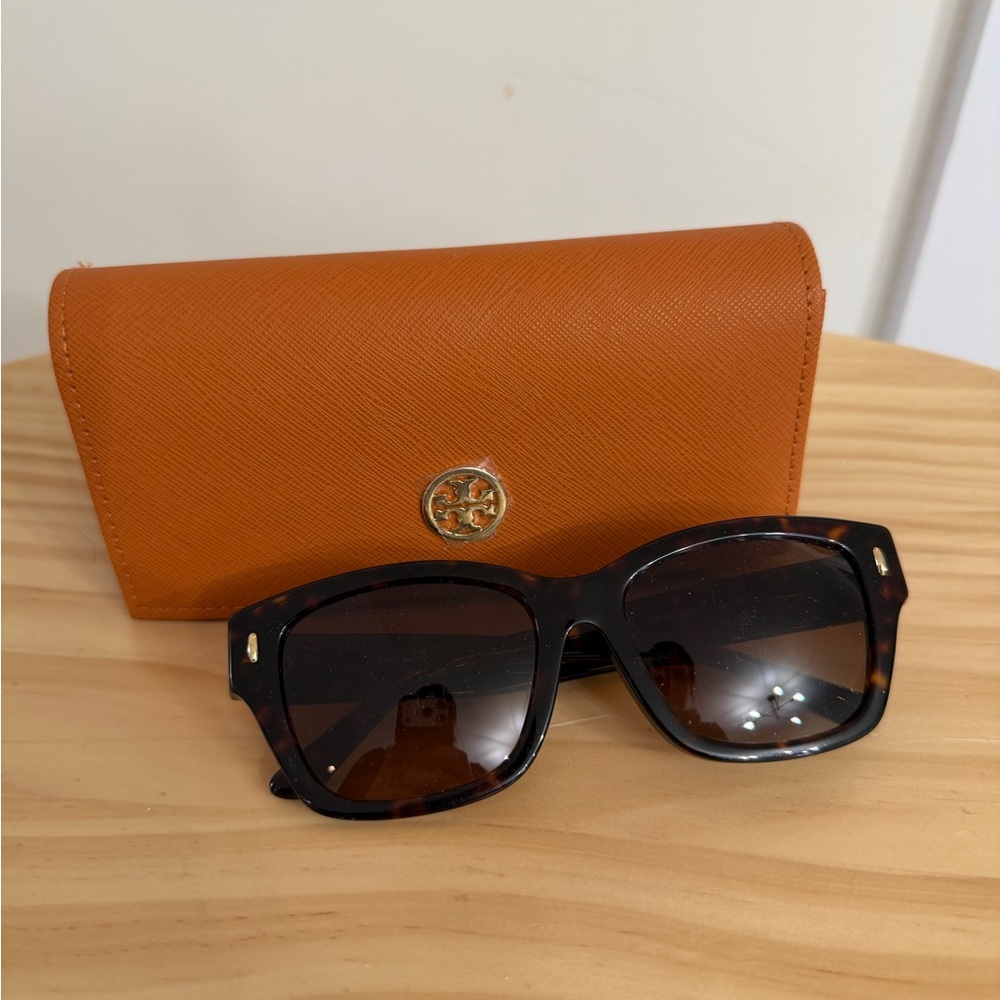 Tory Burch Tortoise Sunglasses with Tan Case
